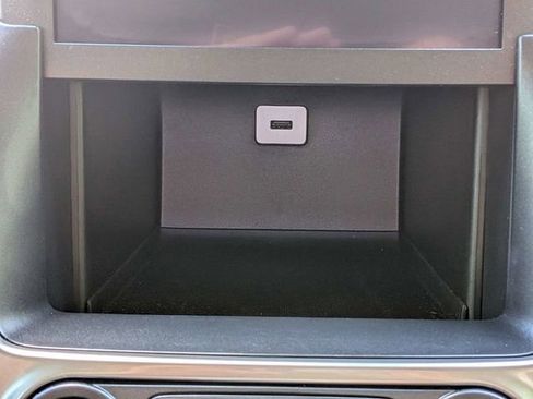 Used 2016 Chevrolet Suburban LTZ RWD image 25