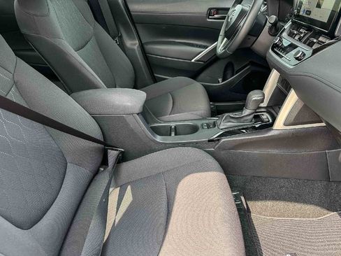 Used 2025 Toyota Corolla Cross LE w/ Moonroof Package FWD image 23