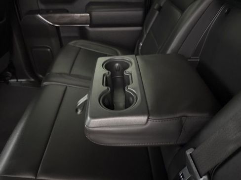 Used 2020 Chevrolet Silverado 1500 LTZ image 32