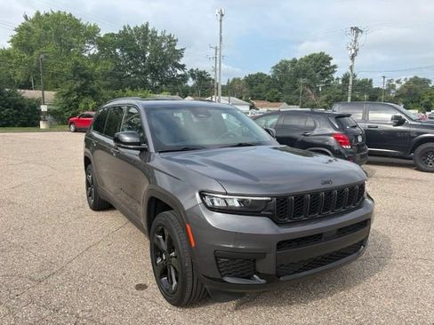 Used 2023 Jeep Grand Cherokee L Laredo AWD/4WD image 8