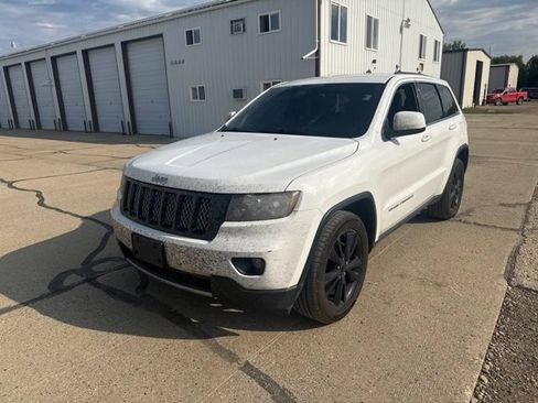 Used 2013 Jeep Grand Cherokee Altitude AWD/4WD image 5