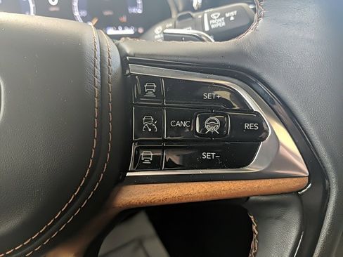 Used 2025 Jeep Grand Cherokee Summit image 23