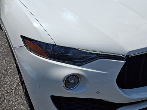 Used 2017 Maserati Levante w/ Sport Package image 9