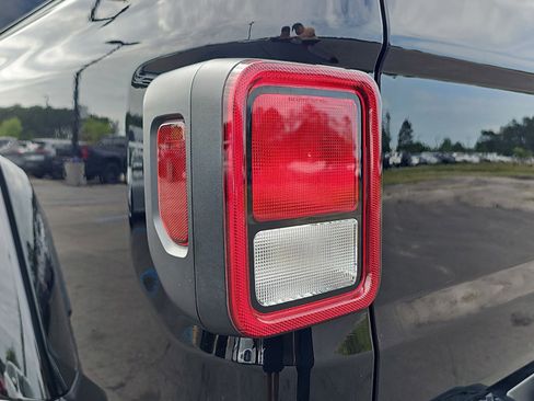 Used 2024 Jeep Gladiator Sport AWD/4WD image 14