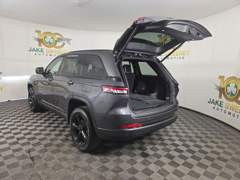 Used 2023 Jeep Grand Cherokee Altitude AWD/4WD image 31