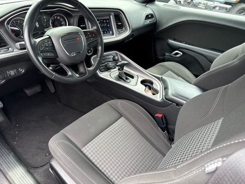 Used 2022 Dodge Challenger SXT RWD image 23