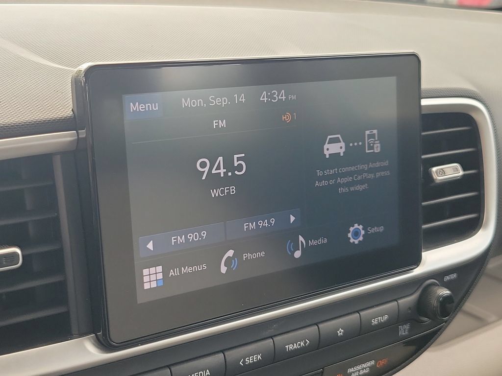 Used 2025 Hyundai Venue SEL FWD image 23