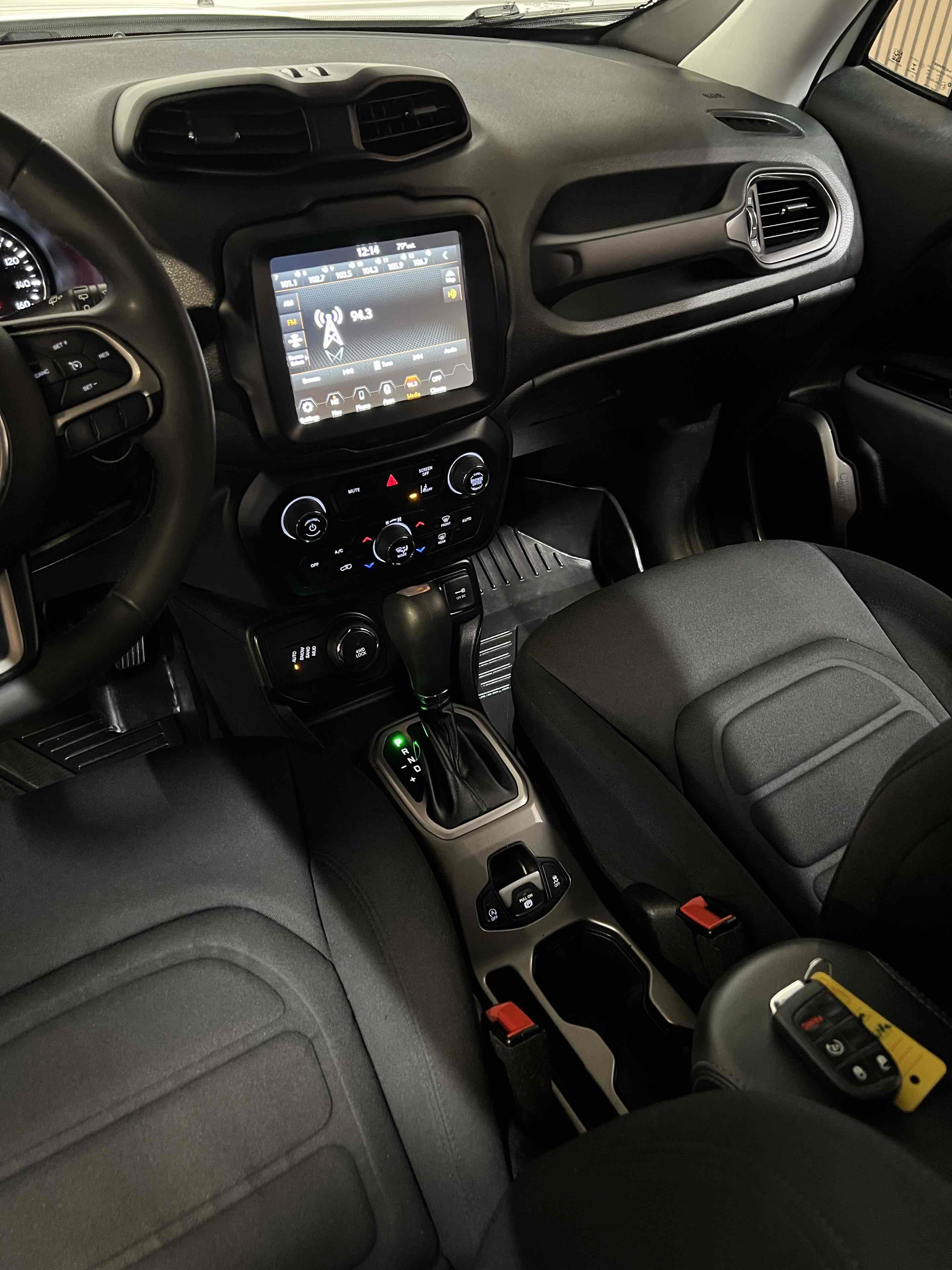 Used 2022 Jeep Renegade Latitude AWD/4WD image 27