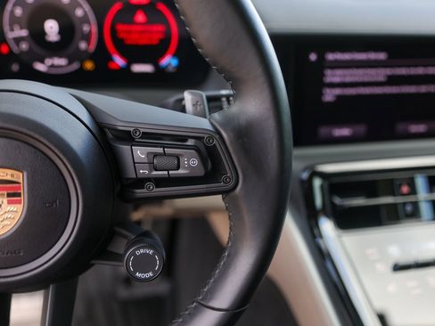 Used 2024 Porsche Panamera image 13