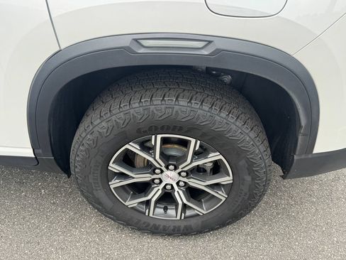 Used 2025 GMC Acadia AT4 w/ Luxury Package AWD/4WD image 10