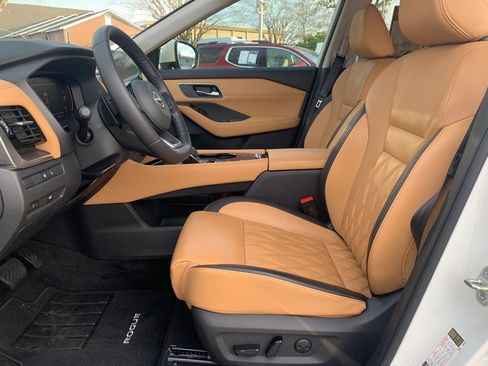 Used 2023 Nissan Rogue Platinum w/ Platinum Premium Package image 18