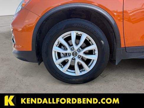 Used 2018 Nissan Rogue SV w/ Premium Package AWD/4WD image 8