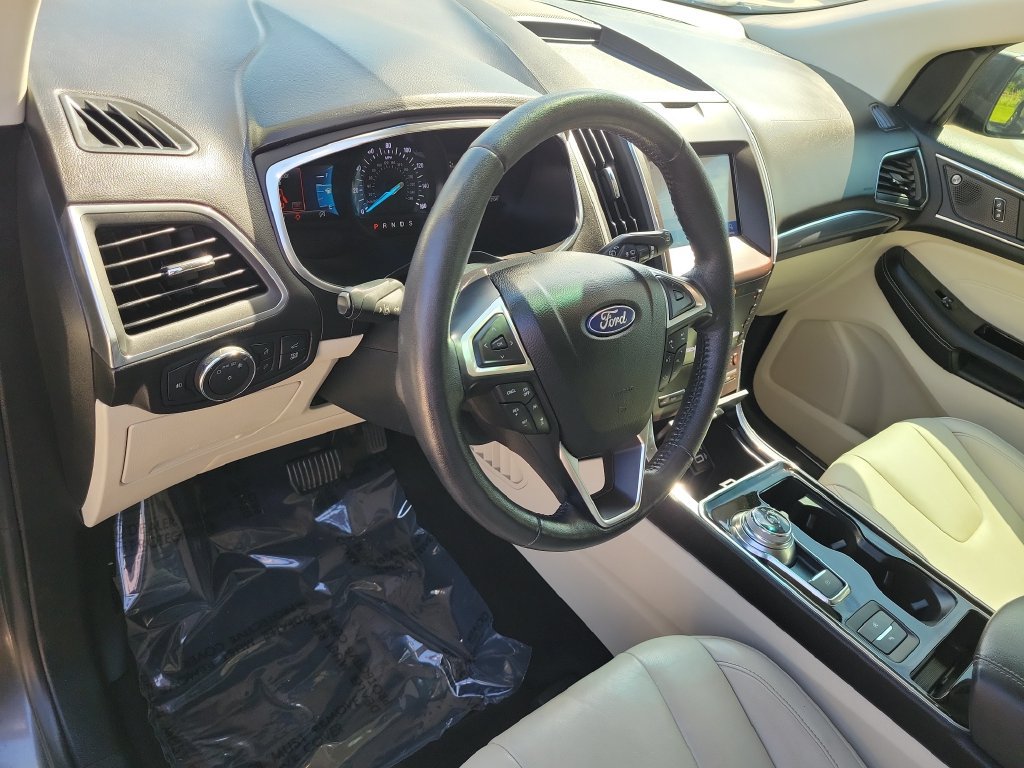 Used 2020 Ford Edge Titanium FWD image 7