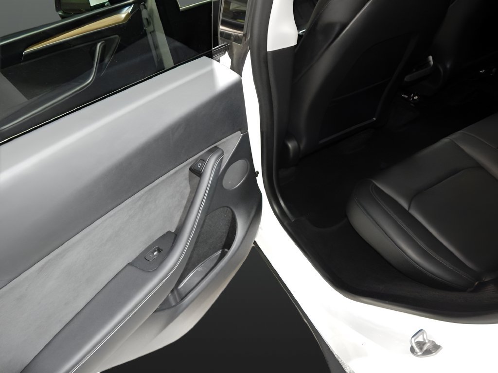 Used 2023 Tesla Model Y Long Range AWD/4WD image 23