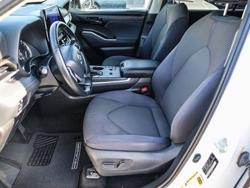 Used 2023 Toyota Highlander LE FWD image 10