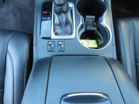 Used 2019 Toyota Highlander XLE image 25