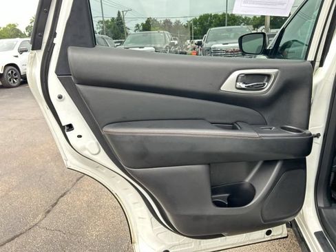 Used 2019 Nissan Pathfinder SL AWD/4WD image 23