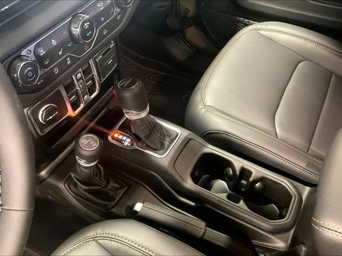 New 2025 Jeep Gladiator Sport image 21