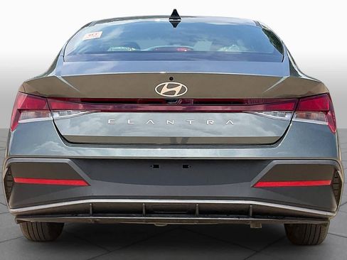 Certified 2026 Hyundai Elantra SE FWD image 5