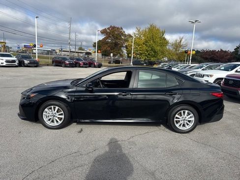 Used 2025 Toyota Camry LE image 4