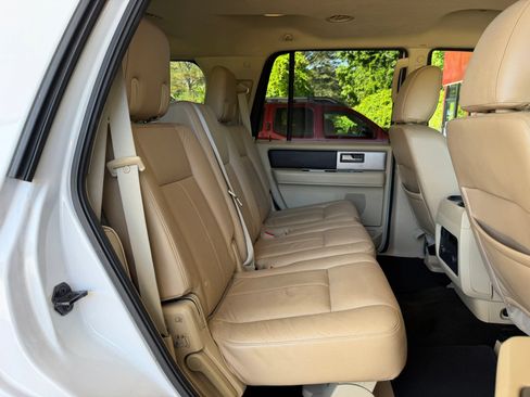 Used 2016 Ford Expedition XLT RWD image 12