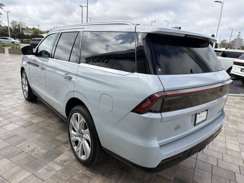 Certified 2025 Lincoln Navigator Black Label image 4