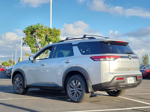 New 2025 Nissan Pathfinder SV image 2