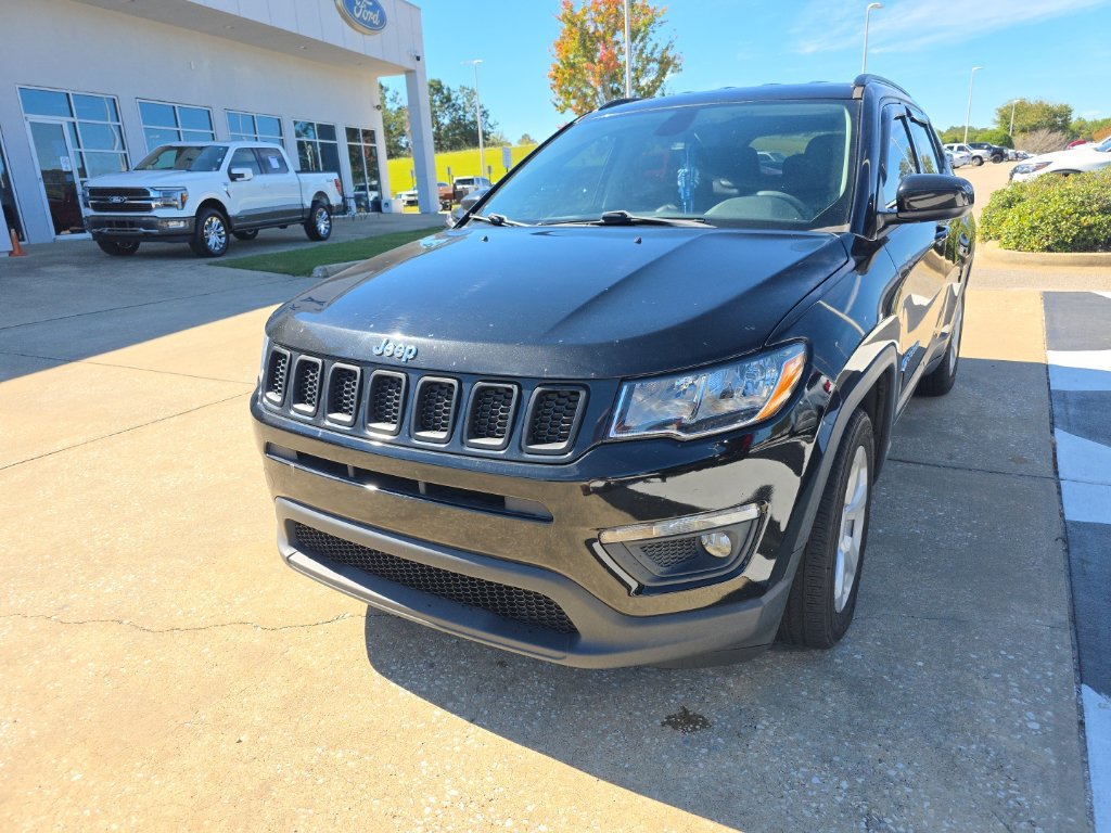 Used 2019 Jeep Compass Latitude w/ Popular Equipment Group FWD image 3