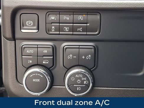 Used 2025 Chevrolet Suburban RST w/ Comfort Package AWD/4WD image 9