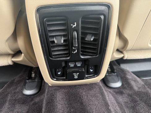 Used 2018 Jeep Grand Cherokee Limited AWD/4WD image 13