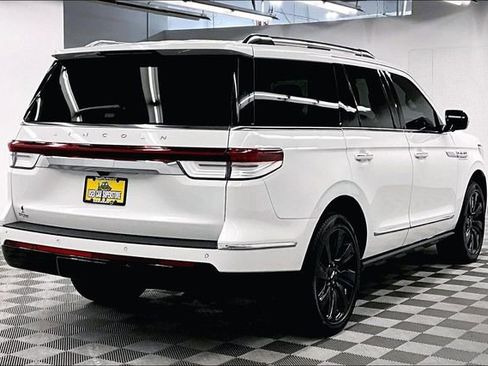 Used 2024 Lincoln Navigator Reserve w/ Monochromatic Package AWD/4WD image 12