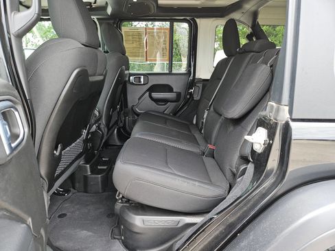Used 2024 Jeep Wrangler Unlimited Rubicon 4xe AWD/4WD image 14