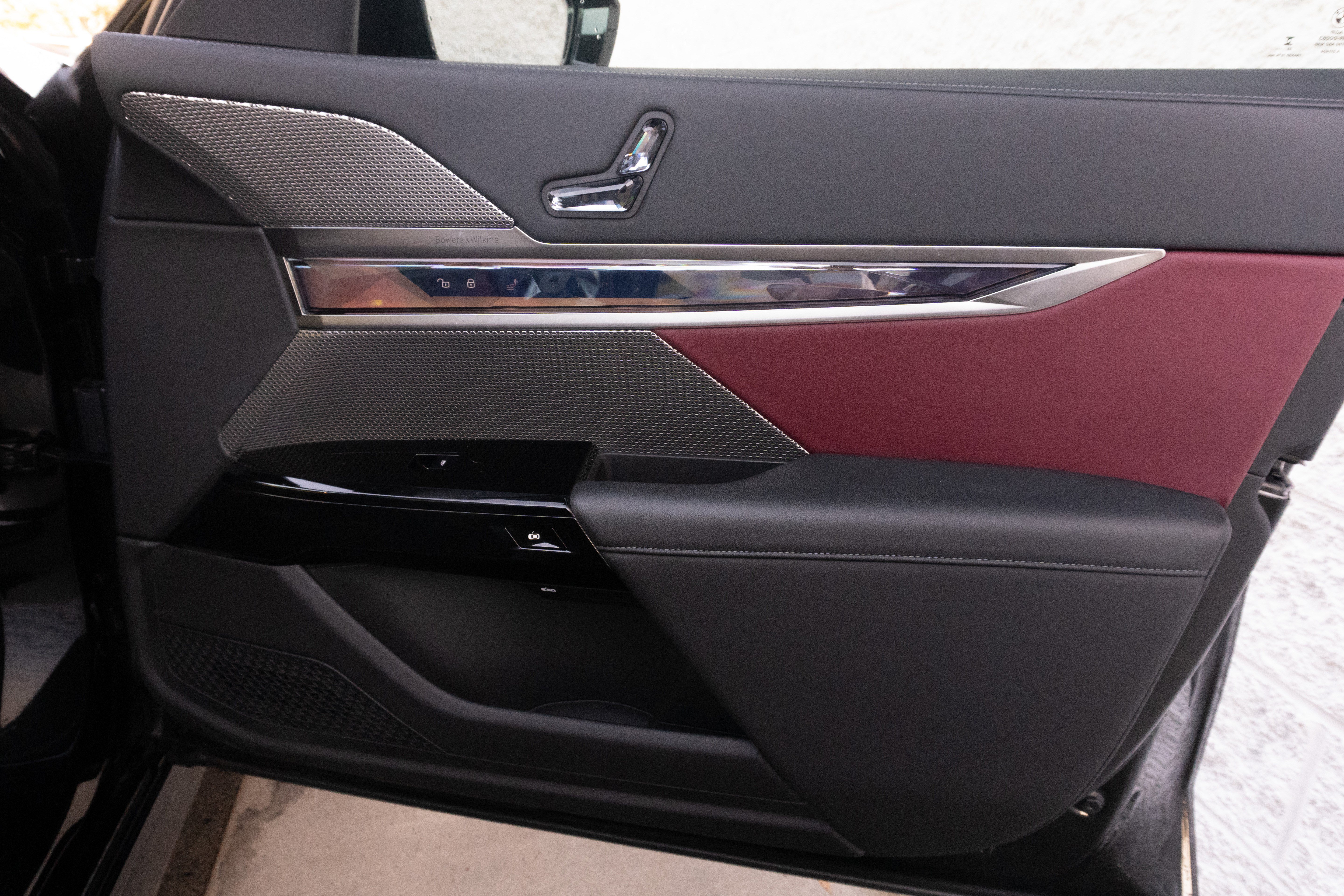 Certified 2024 BMW 740i w/ Premium Package 2 RWD image 30