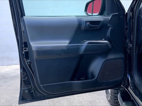 Used 2016 Toyota Tacoma SR5 RWD image 26