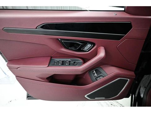 Used 2025 Lamborghini Urus SE image 15