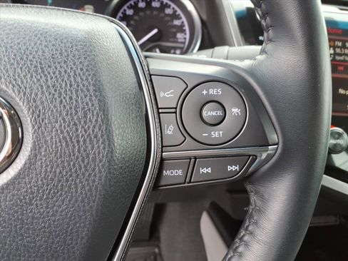 Used 2020 Toyota Camry XLE w/ Navigation Package image 20