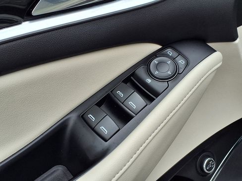Used 2023 Buick Enclave Essence w/ Experience Buick Package FWD image 4