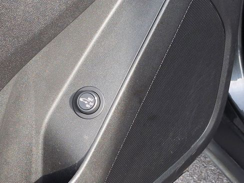 Used 2023 Chevrolet Equinox LT image 23