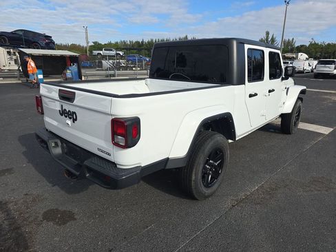 Used 2021 Jeep Gladiator Sport AWD/4WD image 2