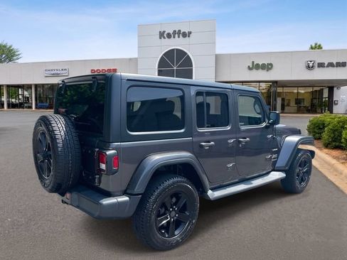 Used 2018 Jeep Wrangler Unlimited Sahara w/ Cold Weather Group AWD/4WD image 6