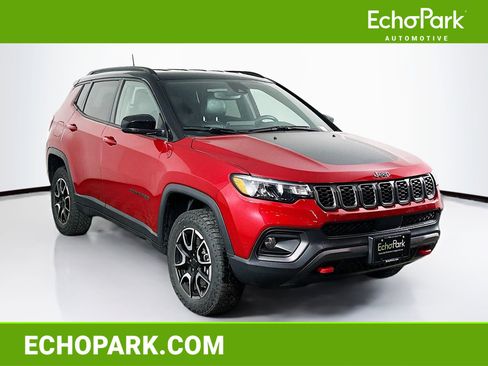 Used 2025 Jeep Compass Trailhawk AWD/4WD image 1