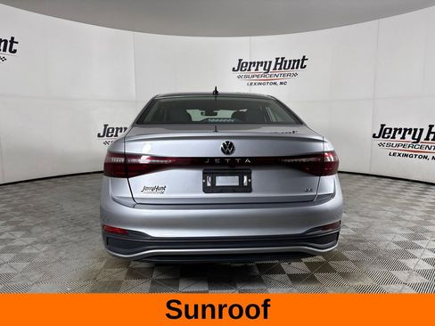 Used 2025 Volkswagen Jetta SE w/ Sunroof Package FWD image 6