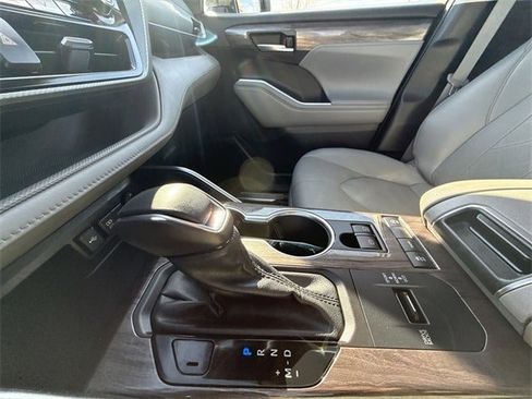 Used 2021 Toyota Highlander Platinum image 20