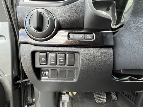 Used 2018 Nissan Titan SV w/ SV Convenience Package image 11