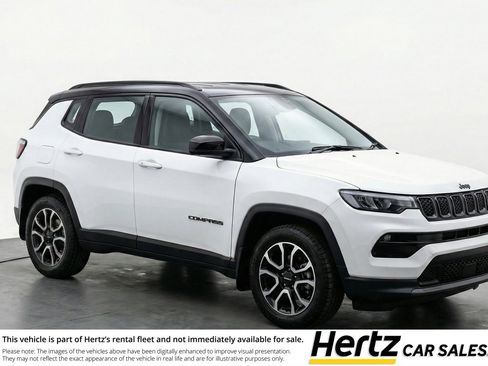 Used 2025 Jeep Compass Trailhawk AWD/4WD image 1
