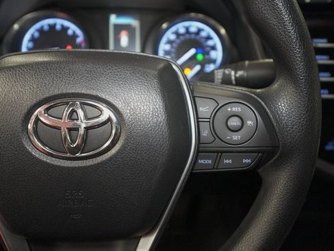 Certified 2018 Toyota Camry LE w/ Convenience Package image 27