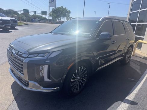 Used 2023 Hyundai Palisade Calligraphy image 1