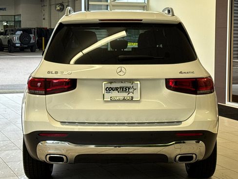 Used 2022 Mercedes-Benz GLB 250 4MATIC w/ Premium Package Lite image 5
