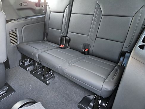 New 2026 Chevrolet Suburban LT w/ Comfort Package image 33