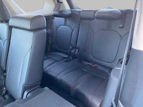 Used 2025 Honda Pilot EX-L image 11